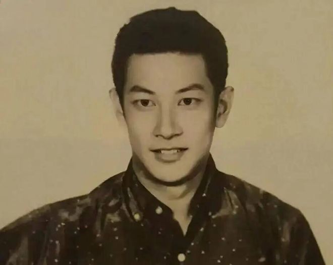 九游娱乐他曾与谢贤齐名晚年住养老院女儿拒绝相认最后孤独去世