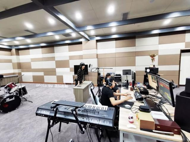 周深献唱《时间之子》主题曲《梦见你》 宿命爱情跨时空重逢超催泪九游娱乐(图1)