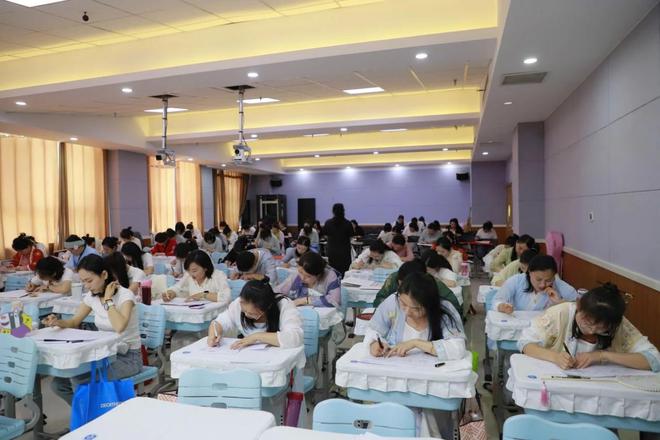 以赛促研展风采 素养赋能共成长 商丘市汇佳学校举行语文教师素养大赛九游娱乐(图1)