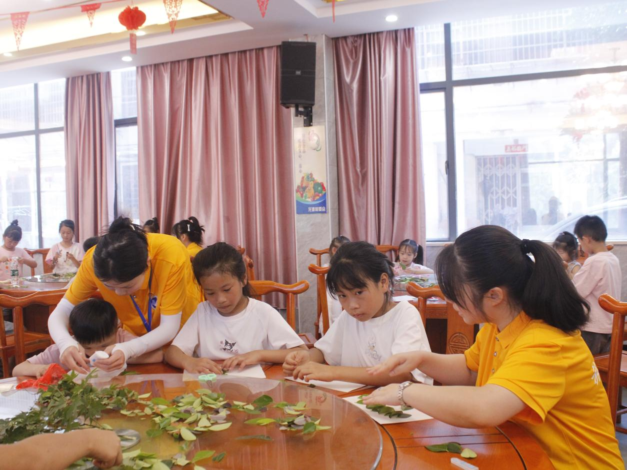 江西旅游商贸职业学院：专业赋能实践 “小桑叶”情邻龙潭九游娱乐(图2)