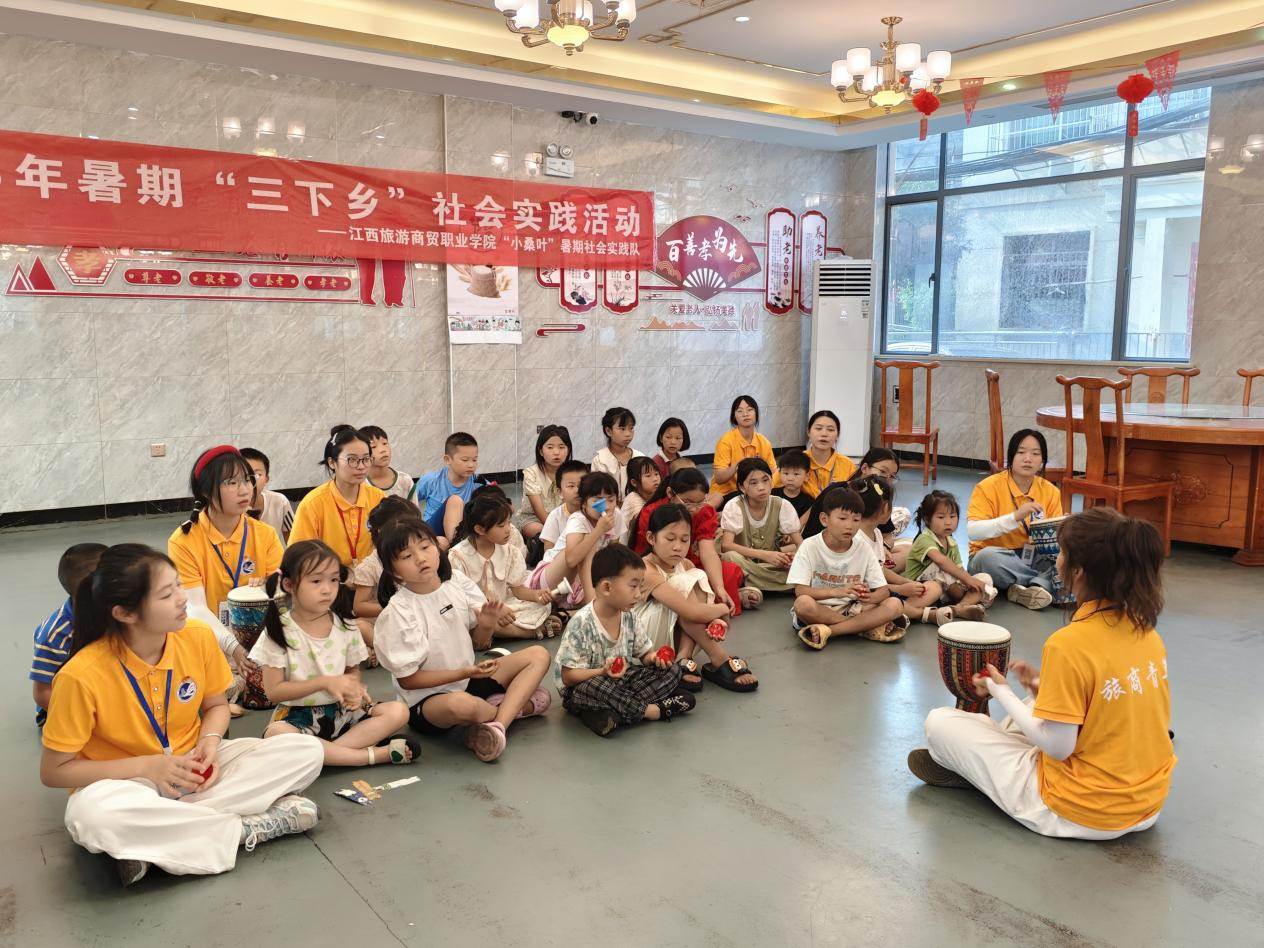 江西旅游商贸职业学院：专业赋能实践 “小桑叶”情邻龙潭九游娱乐(图3)