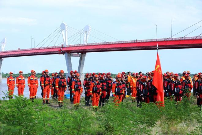 黑河开展“龙九游娱乐威-2025”防汛抢险救援演练(图1)