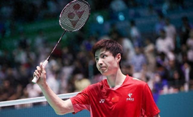 石宇奇2-1逆转战胜王正行夺中国羽毛球公开赛男单冠军九游娱乐(图1)