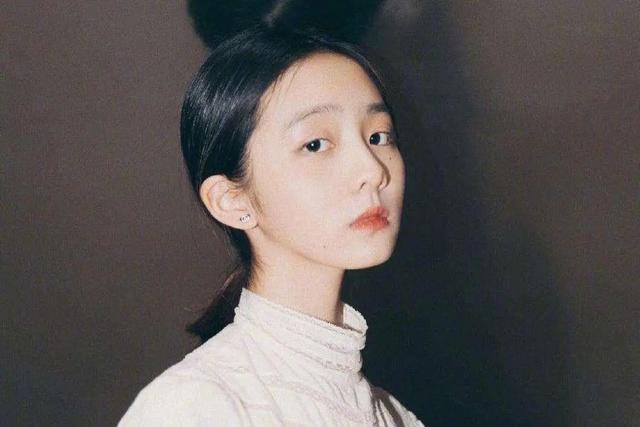 顶配资源加持却遭质疑！黄多多进圈是星二代特权还是实力使然？九游娱乐(图7)