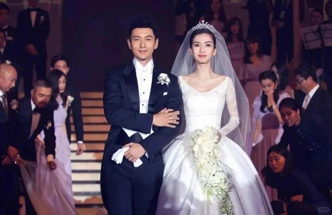 九游娱乐杨颖去澳门给网红颁奖现场合影照曝光仅离婚3年落差简直太大(图10)