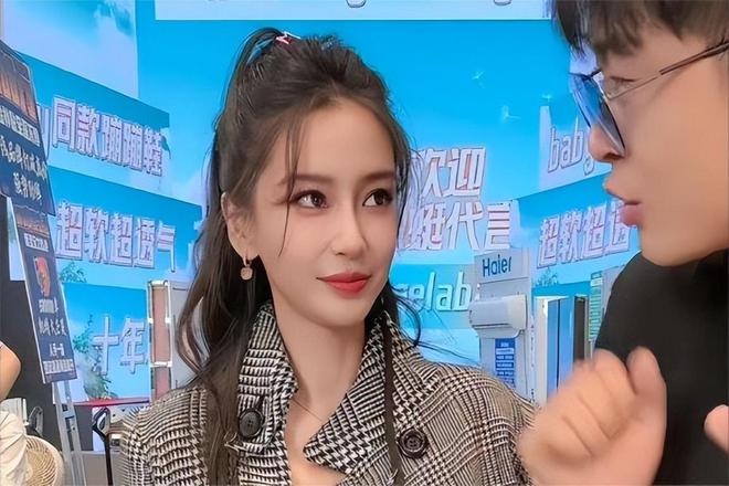 九游娱乐杨颖去澳门给网红颁奖现场合影照曝光仅离婚3年落差简直太大(图15)