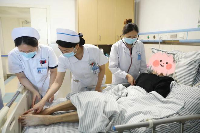 溢美之词镶满双锦九游娱乐旗(图5)
