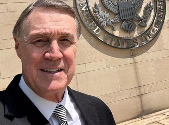 一架专机降落北京特朗普果然扛不住了中方通告“字九游娱乐少事大”(图2)