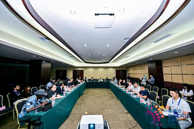 九游娱乐逻辑智能亮相 2025 中国国际大数据产业博览会(图3)