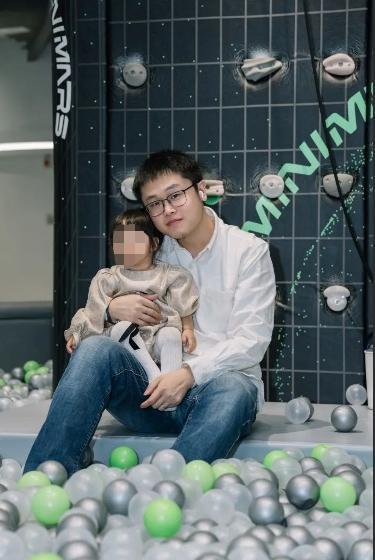 喜马拉雅配音赚钱是真的吗？奶爸“带娃+配音”双轨实践给出答案九游娱乐(图1)