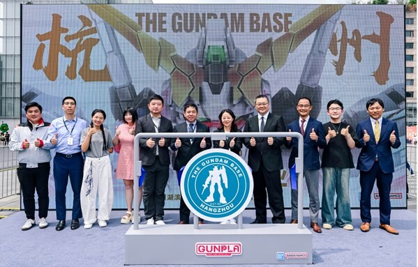 九游娱乐杭州首家高达基地旗舰店落地西湖湖畔 《高达创战者》动画中文配音版正式发表(图1)