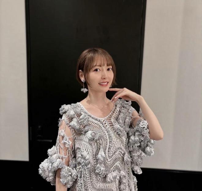 九游娱乐“表情包女神”花泽香菜官宣离婚结束与老公长达5年婚姻(图9)