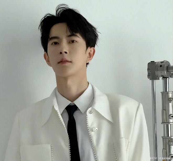 九游娱乐于朦胧去世后另一位明星走上他的后路曾是乔峰配音演员(图2)