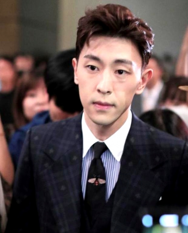 面相变了！封杀 3 年后邓伦近照流九游娱乐出昔日顶流只剩憔悴(图5)