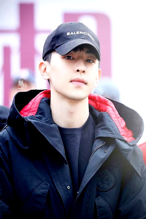 面相变了！封杀 3 年后邓伦近照流九游娱乐出昔日顶流只剩憔悴(图6)