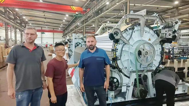 聚焦新型梳棉机技术：卓郎智能海外工程师九游娱乐赴常州工厂开展专项培训(图2)