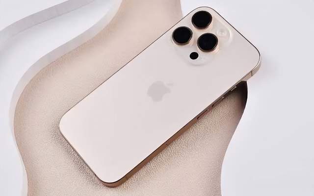 苹果彻底“九游娱乐摊牌了”iPhone16Pro跌价2500元售价更亲民了(图4)