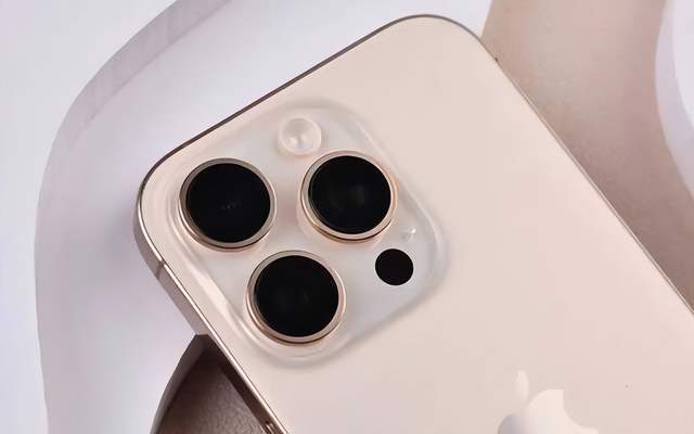 苹果彻底“九游娱乐摊牌了”iPhone16Pro跌价2500元售价更亲民了(图5)