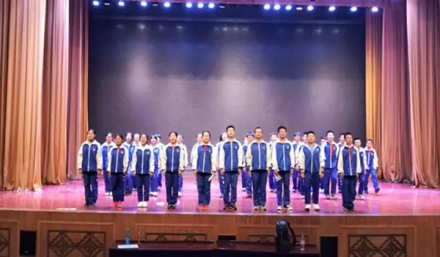 重大福利！30九游娱乐0个名额与大咖一起读诗速度来报名(图6)