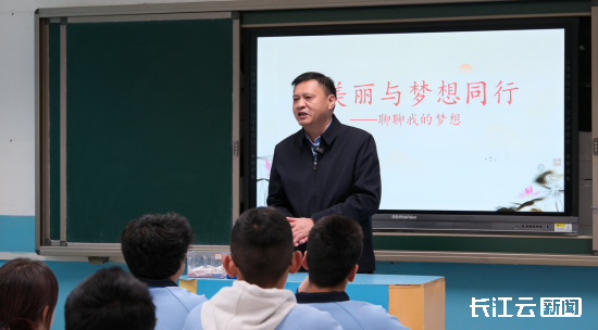 九游娱乐广播剧《天山的召唤》正式开机 “声”动演绎援疆教师动人故事(图2)