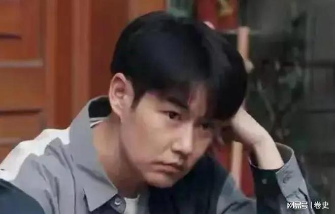 九游娱乐爸爸是国家一级演员出道15年不温不火36岁靠《四喜》终于红了(图3)