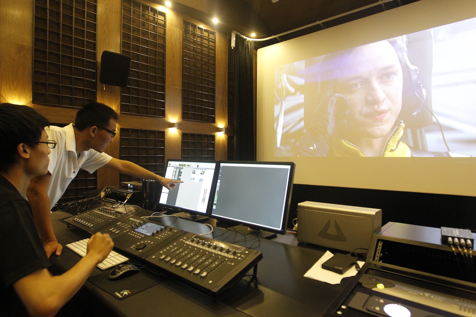 九游娱乐经典悬疑犯罪电影《控方证人》提前点映 上译厂艺术家献声国语配音版(图1)