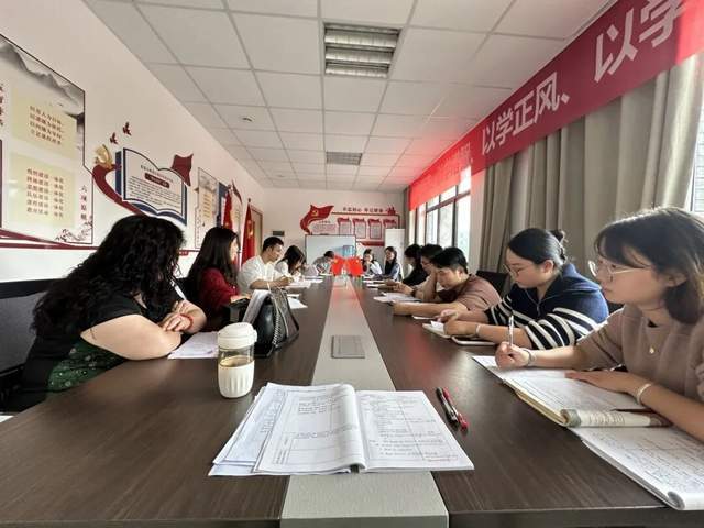 九游娱乐研究生、海外留学经历占比50%+！成都绵实外最强高中外语组 。(图1)