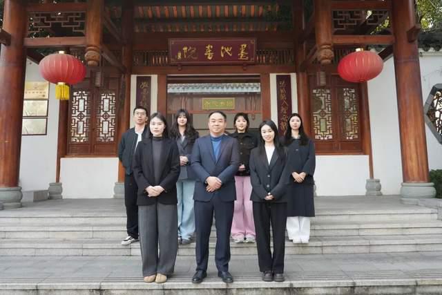 九游娱乐研究生、海外留学经历占比50%+！成都绵实外最强高中外语组 。(图6)