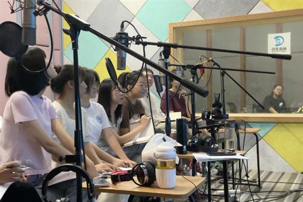 狗子为享受病号待遇装瘸骗九游娱乐疼爱(图1)