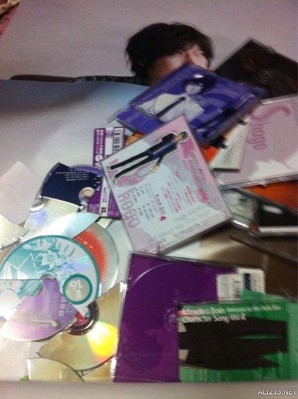 九游娱乐当听闻自己喜欢的声优将要结婚时粉丝们的表现方式大相径庭(图1)