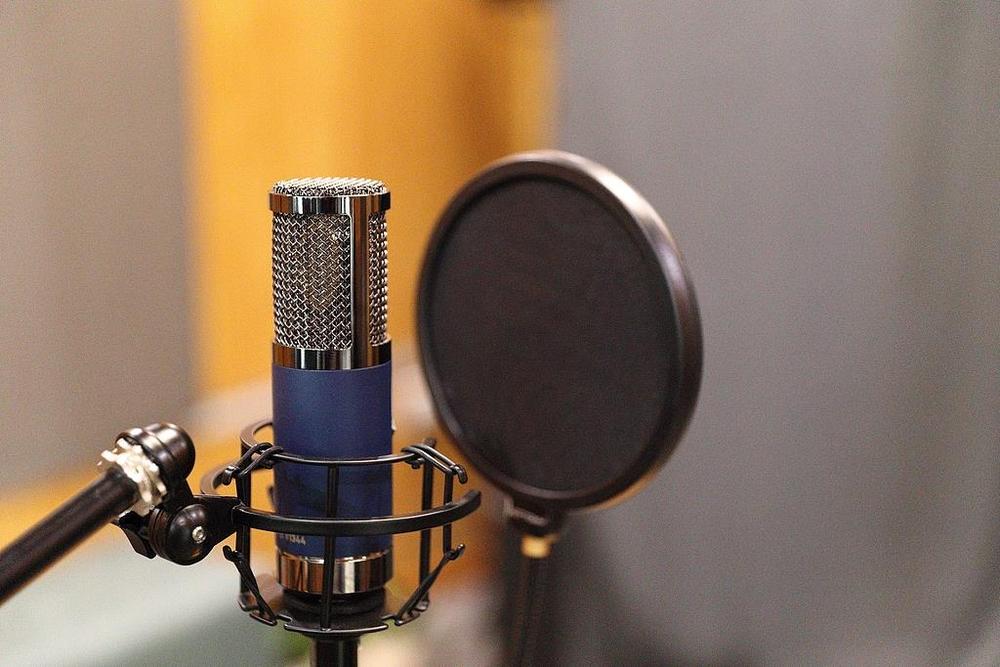 被AI九游娱乐“偷走”声音 配音演员集体维权(图2)