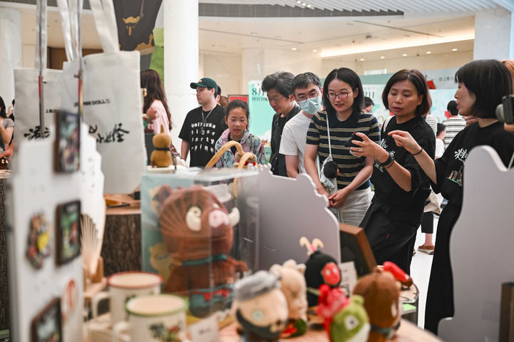 九游娱乐“电影之城”尽春晖——上海引领马年电影经济新风尚(图2)