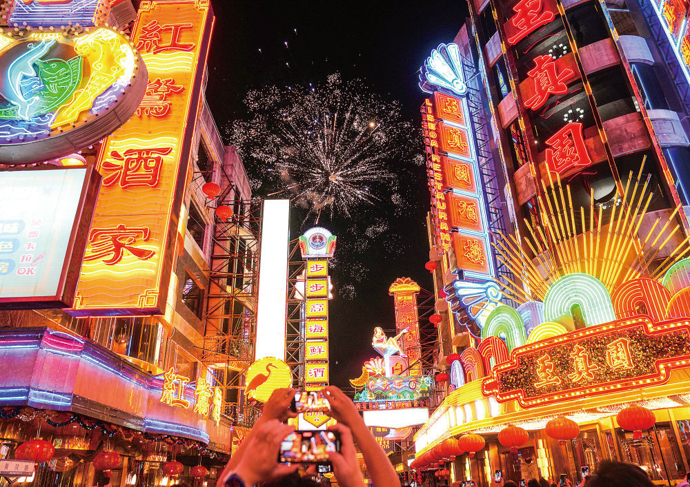 九游娱乐“电影之城”尽春晖——上海引领马年电影经济新风尚(图5)