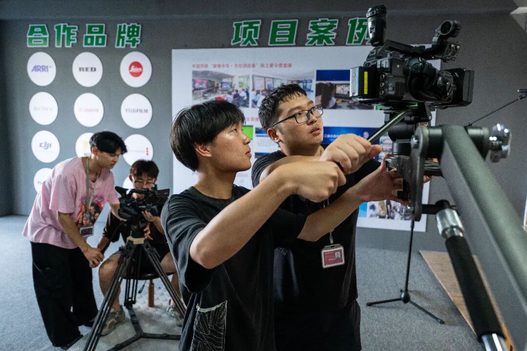 【图】《铁血九游娱乐战狼》火爆来袭“硬汉”王挺演绎小人物的大情怀(图1)
